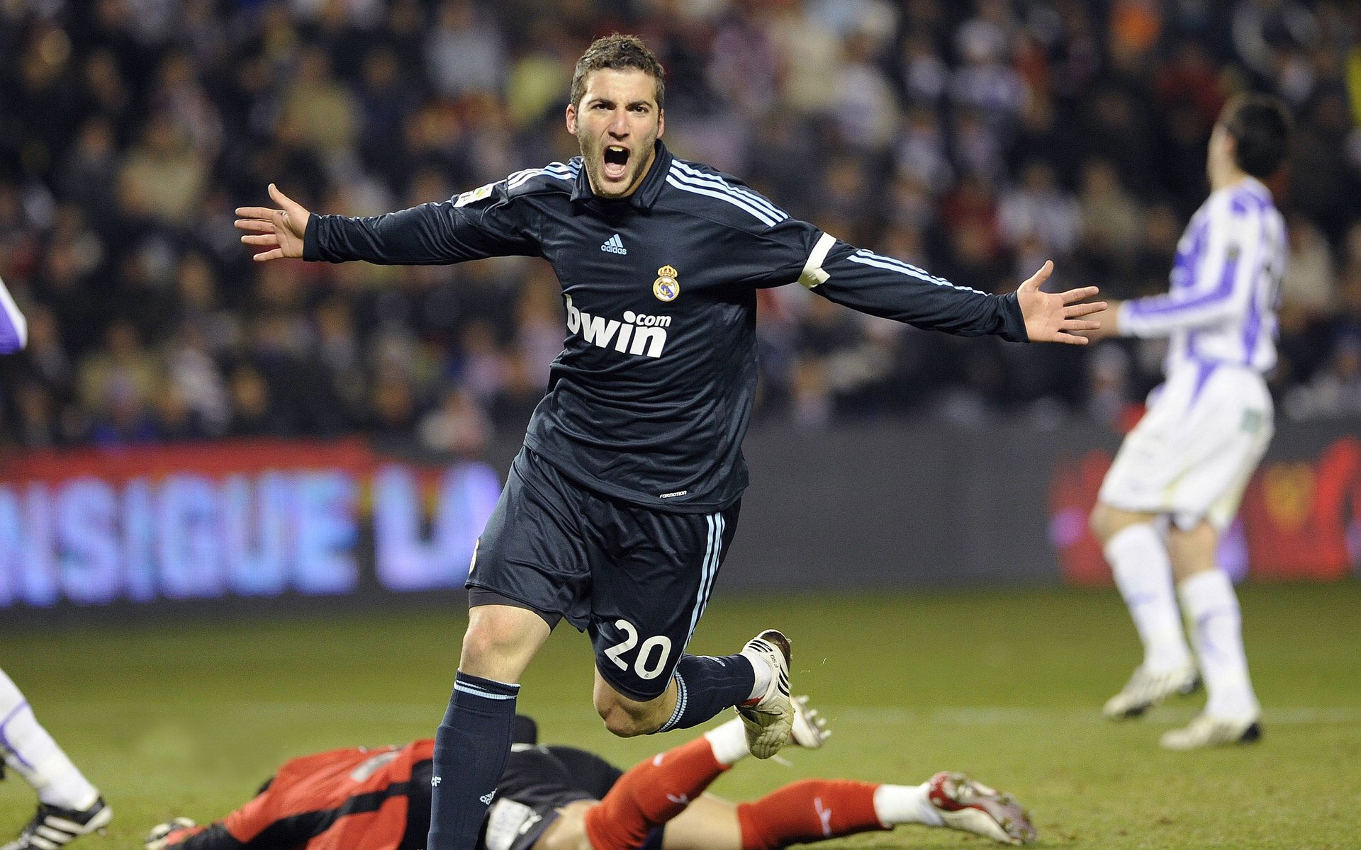 里奇·麦考：全黑队长时间主导橄榄球世界的背后英雄